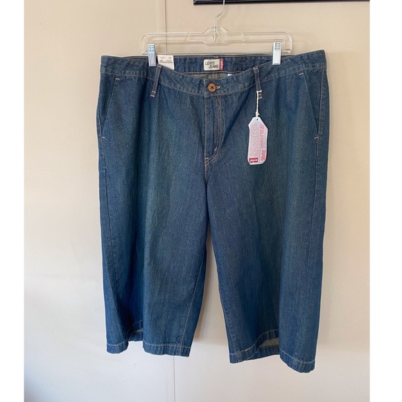 NWT Levi’s Cropped Wide Leg Jeans Size 22 - Picture 1 of 3
